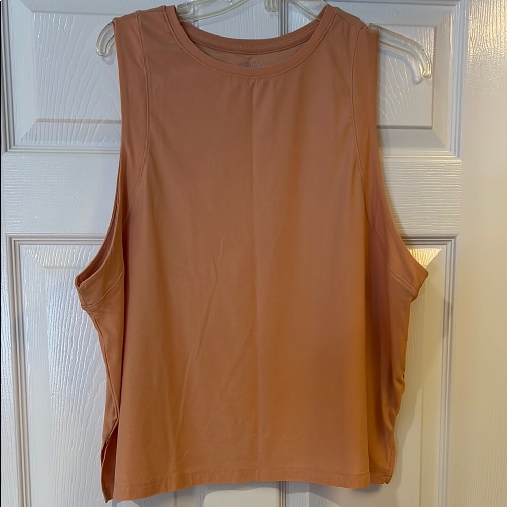 Old Navy Women's Muscle Tee in Peach